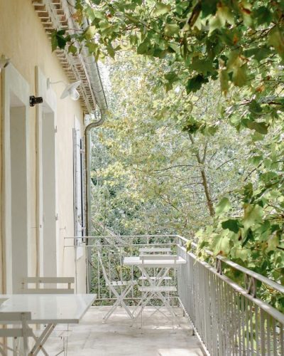 terrasse bastide blanche fleur